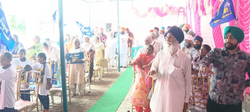MLA Dr. Charanjit Singh led the de-addiction march in various villages of Gharuan block under the "War against Drugs" campaign.